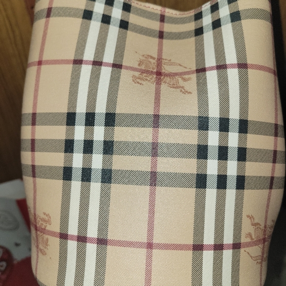 Authentic burberry crossbody bucket bag - Picture 1 of 7